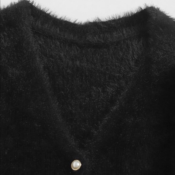 SOLD Pearl Button Up Cropped Fuzzy Cardigan SZ M - Picture 5 of 5